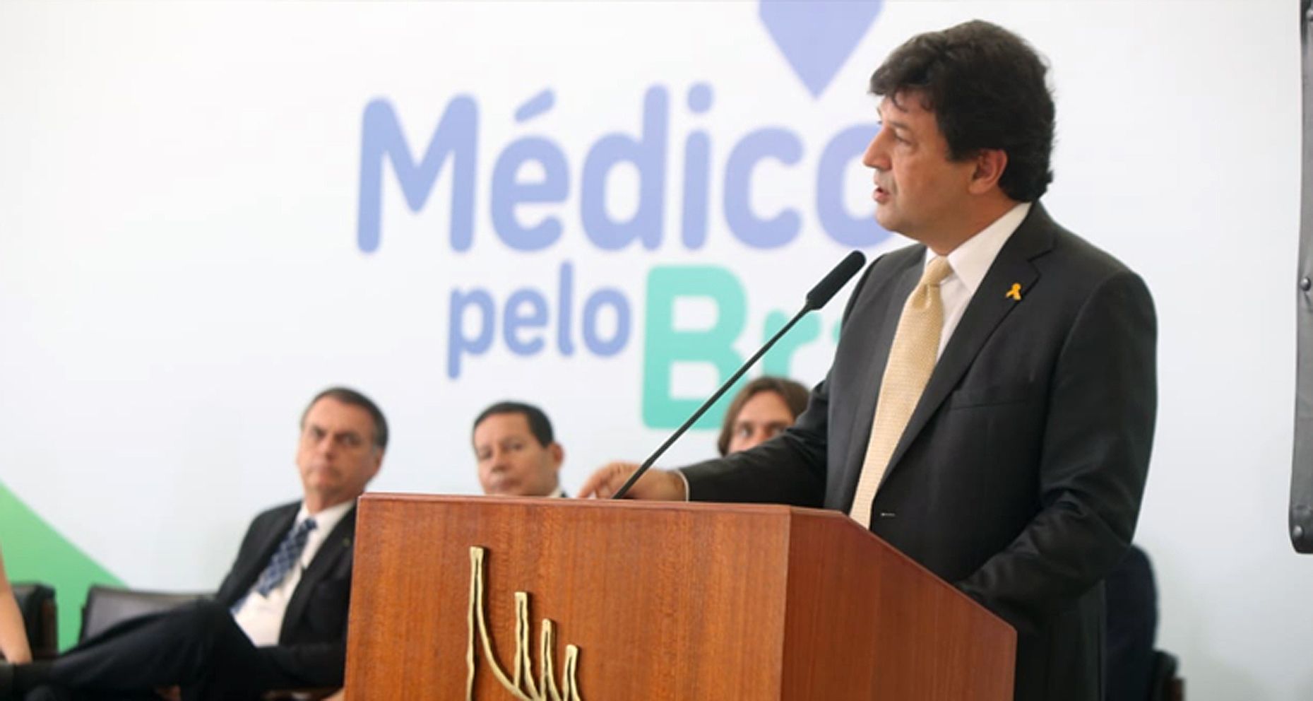 medicos-pelo-brasil-foto-mandetta-saude.jpg