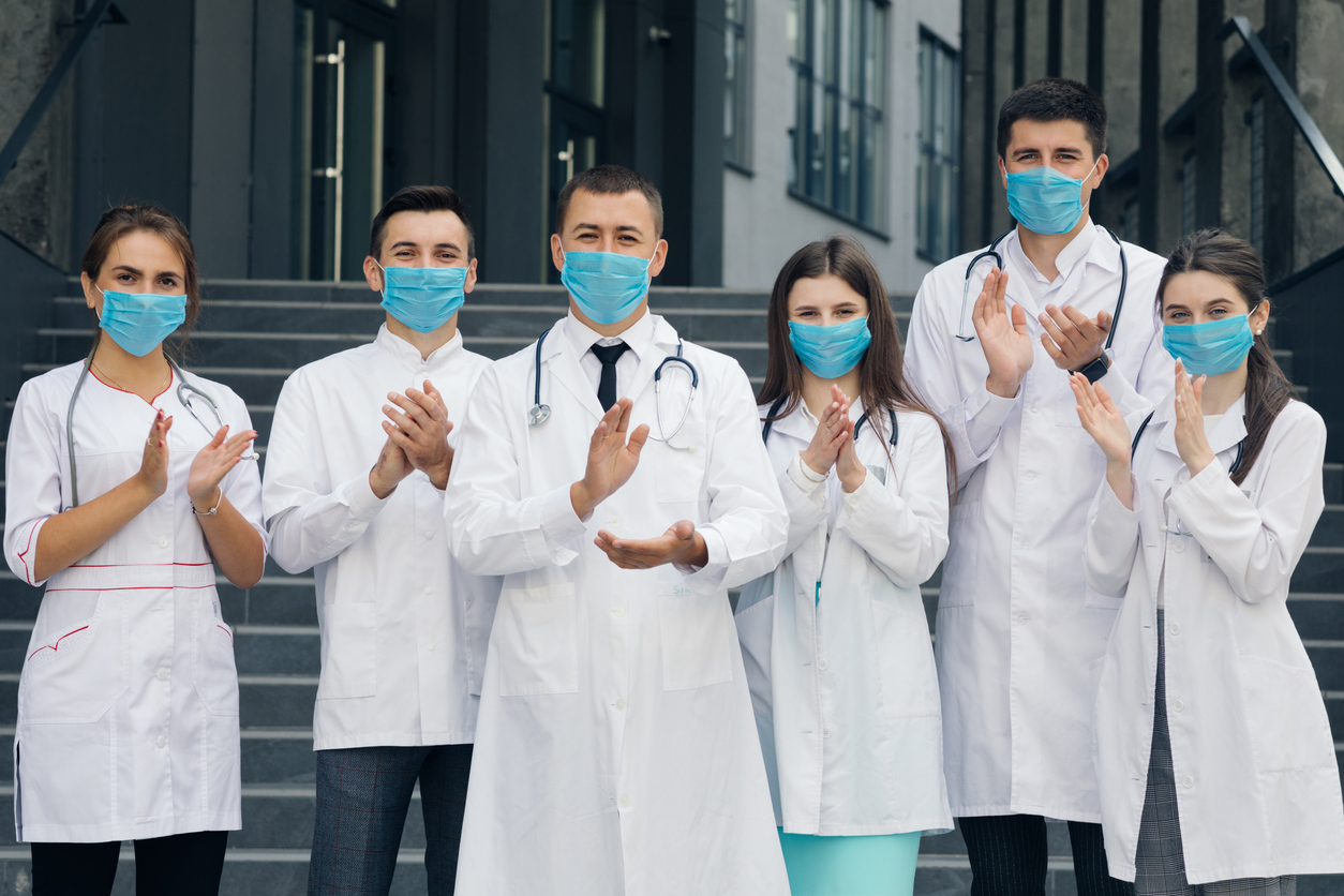 covid-19-a-experiencia-dos-residentes-no-atendimento-a-pacientes-com-covid.jpg